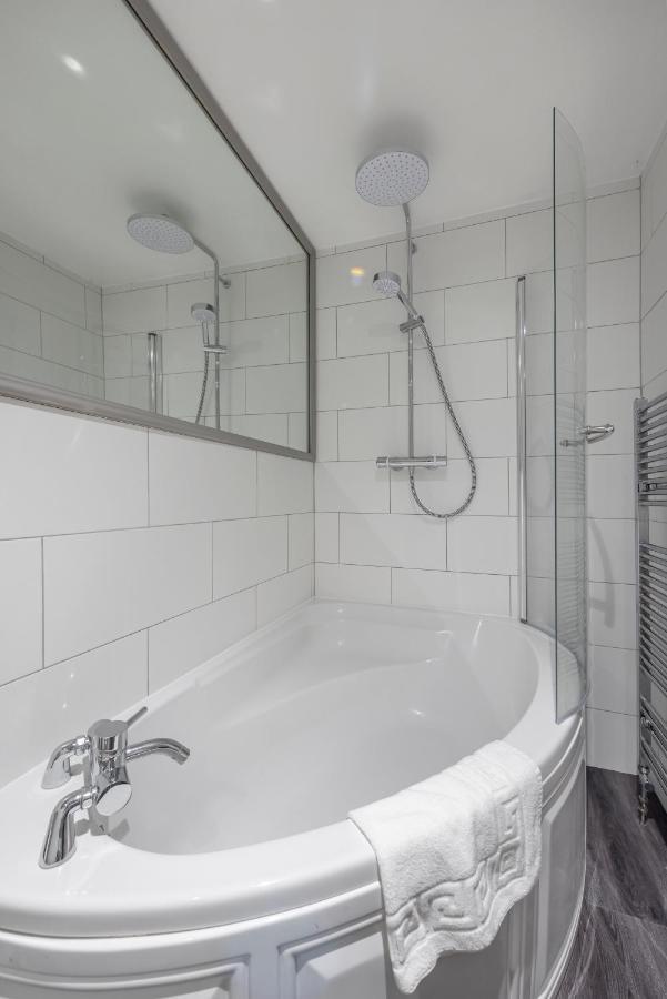 Cotswold Manor House - Country House Retreat With Hot Tub, Ideal For Large Groups Petty France Eksteriør bilde